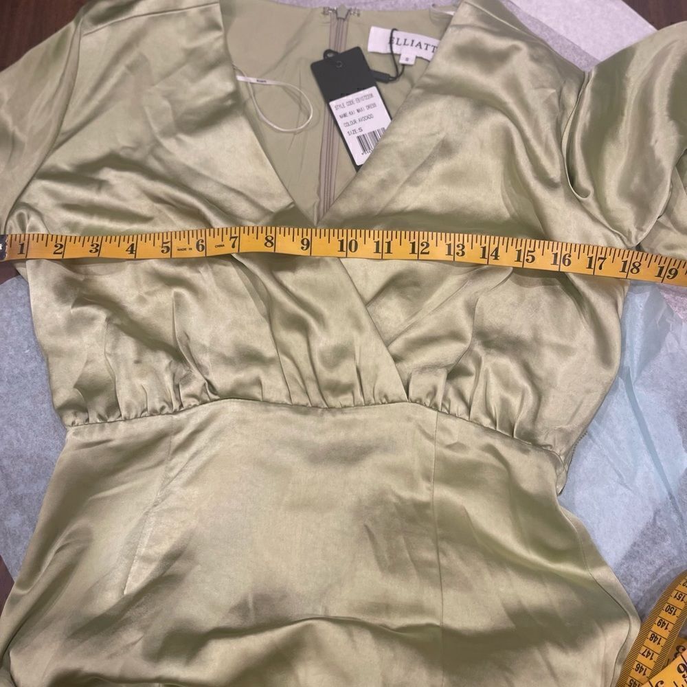 Elliatt Kai Long Sleeve Maxi Dress in Avocado,.Size S - Picture 16 of 16